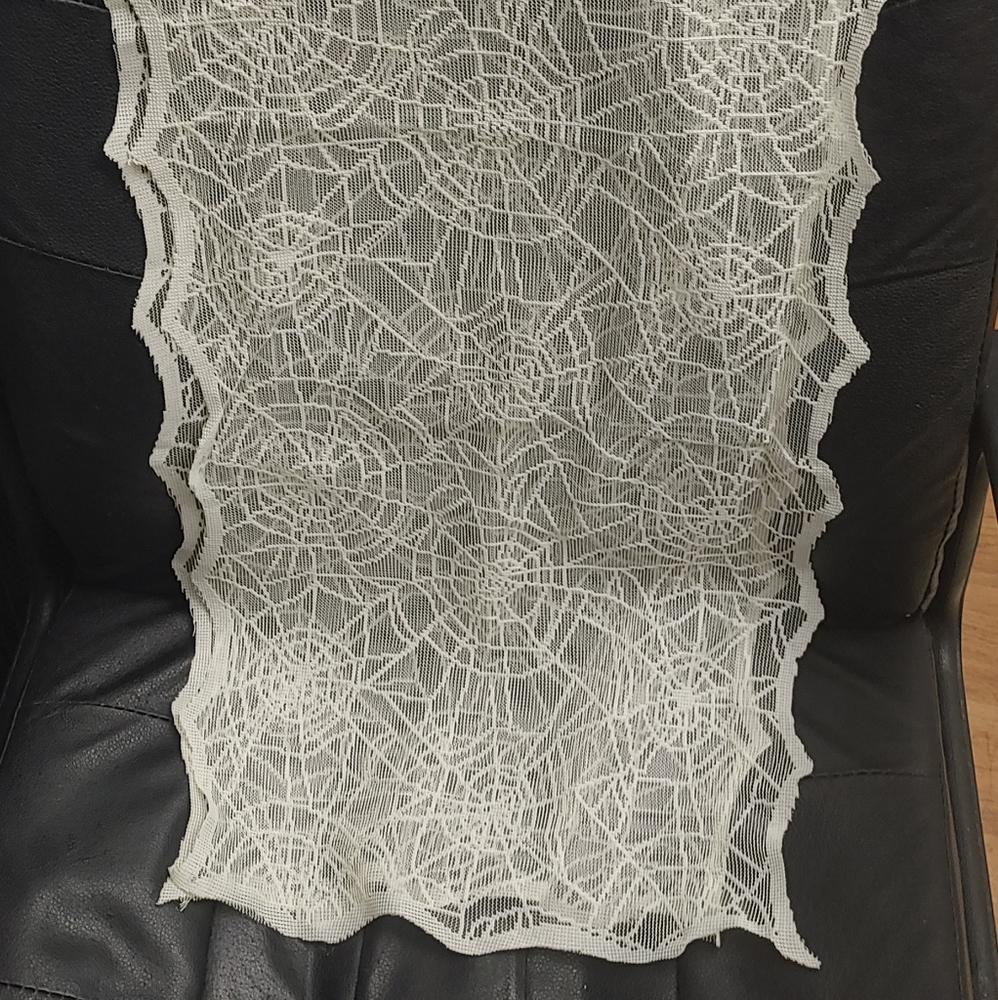 Spider Web TableRunner - Picture 2 of 4